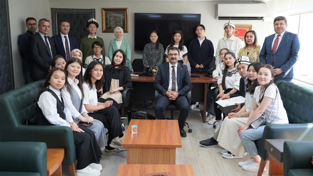 Genel Müdürümüz Dr. Ahmet İşleyen, Kırgız Öğrencilerle Bir Araya Geldi